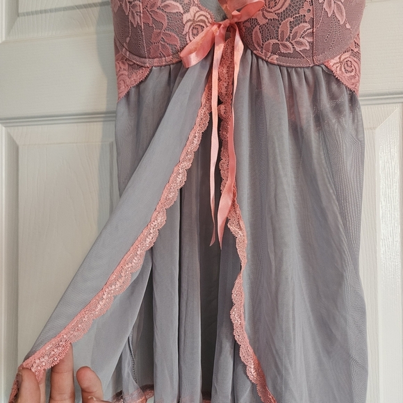 Jessica Simpson Pink and Gray Chemise with Lace and Bow - Picture 3 of 6